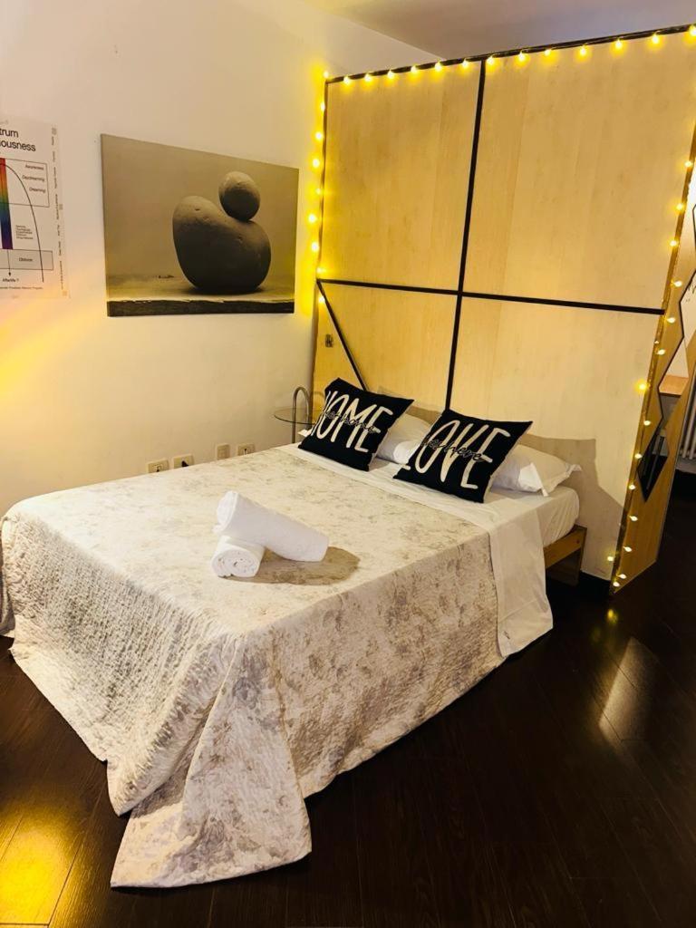 Easy Room Italy Prada Милан Экстерьер фото