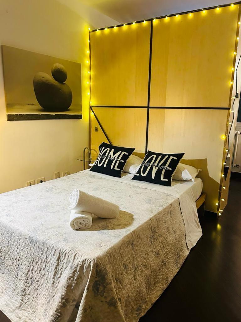 Easy Room Italy Prada Милан Экстерьер фото