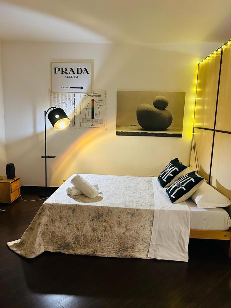 Easy Room Italy Prada Милан Экстерьер фото