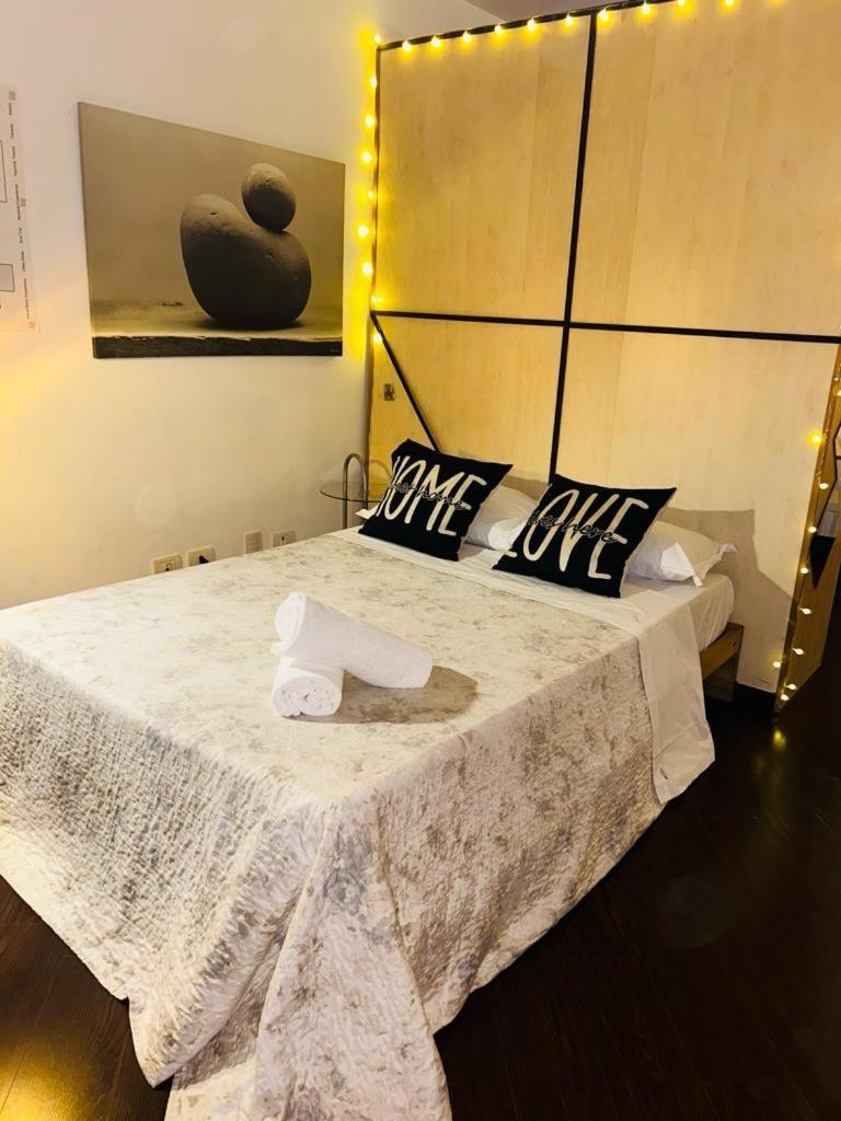 Easy Room Italy Prada Милан Экстерьер фото